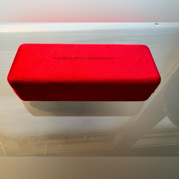 🕶️💋Like New Red Velvet Carolina Herrera Sunglasses/Eyeglasses Clamshell Case - Picture 4 of 17